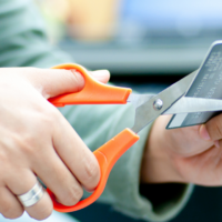 Aussies cut expenditure, complicating interest rate outlook